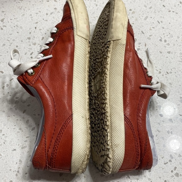 Frye Kira Low top Sneakers Size 8.5 Paprika red leather GUC stylish FLAW - Picture 4 of 9